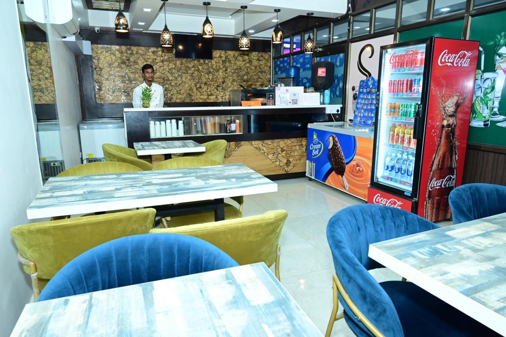 Hotel Sgt Plaza Varanasi Exterior photo
