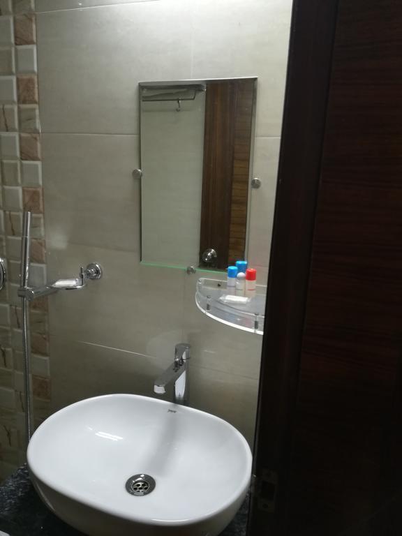 Hotel Sgt Plaza Varanasi Exterior photo