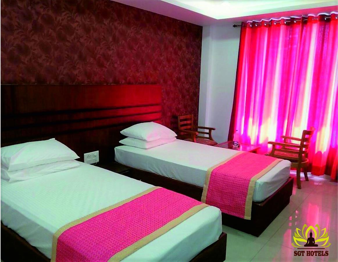 Hotel Sgt Plaza Varanasi Exterior photo
